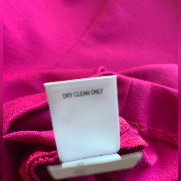 NWOT BANANA REPUBLIC DARLING DRESS. V-BACK W/GOLD ZIPPER. FUSHIA COLOR-STUNNING - Picture 9 of 10